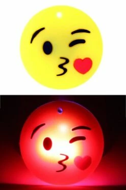Speldje Smiley Kus Met LED