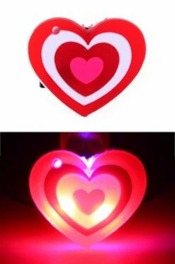 Speldje Hartje Met LED