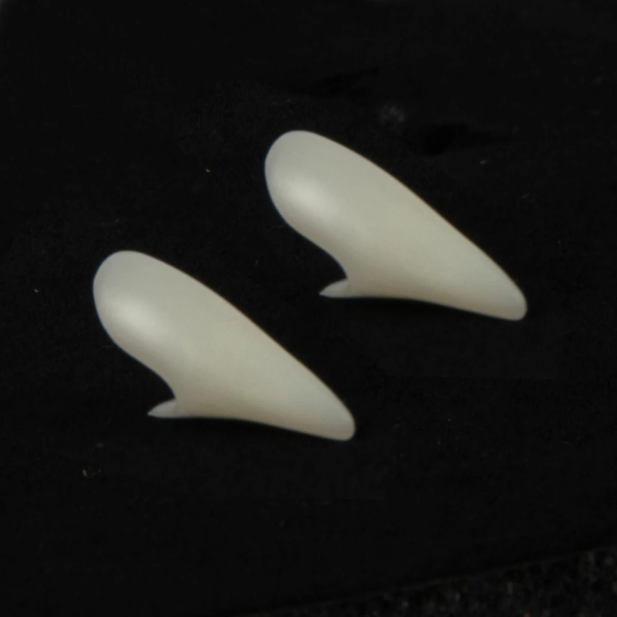 Luxe Vampier Hoektanden 19 Mm 1 Luxe Vampier Hoektanden 19 Mm